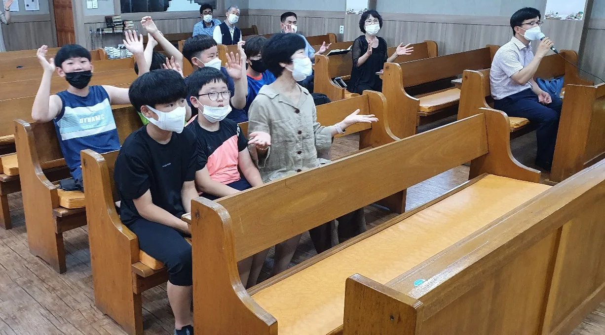 개막축제 찬양하는 아이들 사진 2