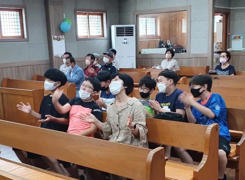 개막축제 찬양하는 아이들