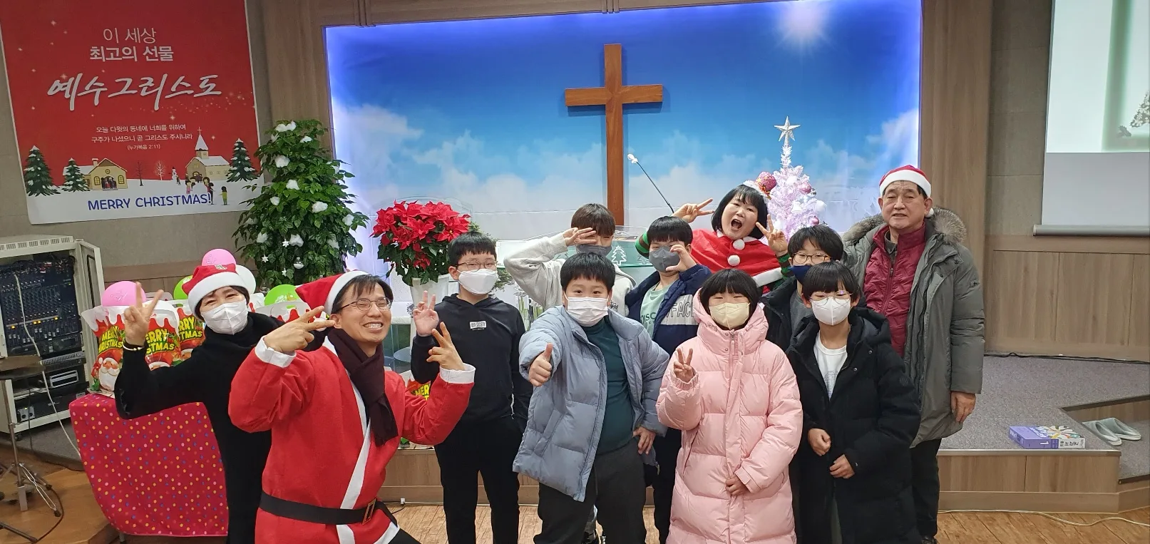 크리스마스파티 후 한 컷