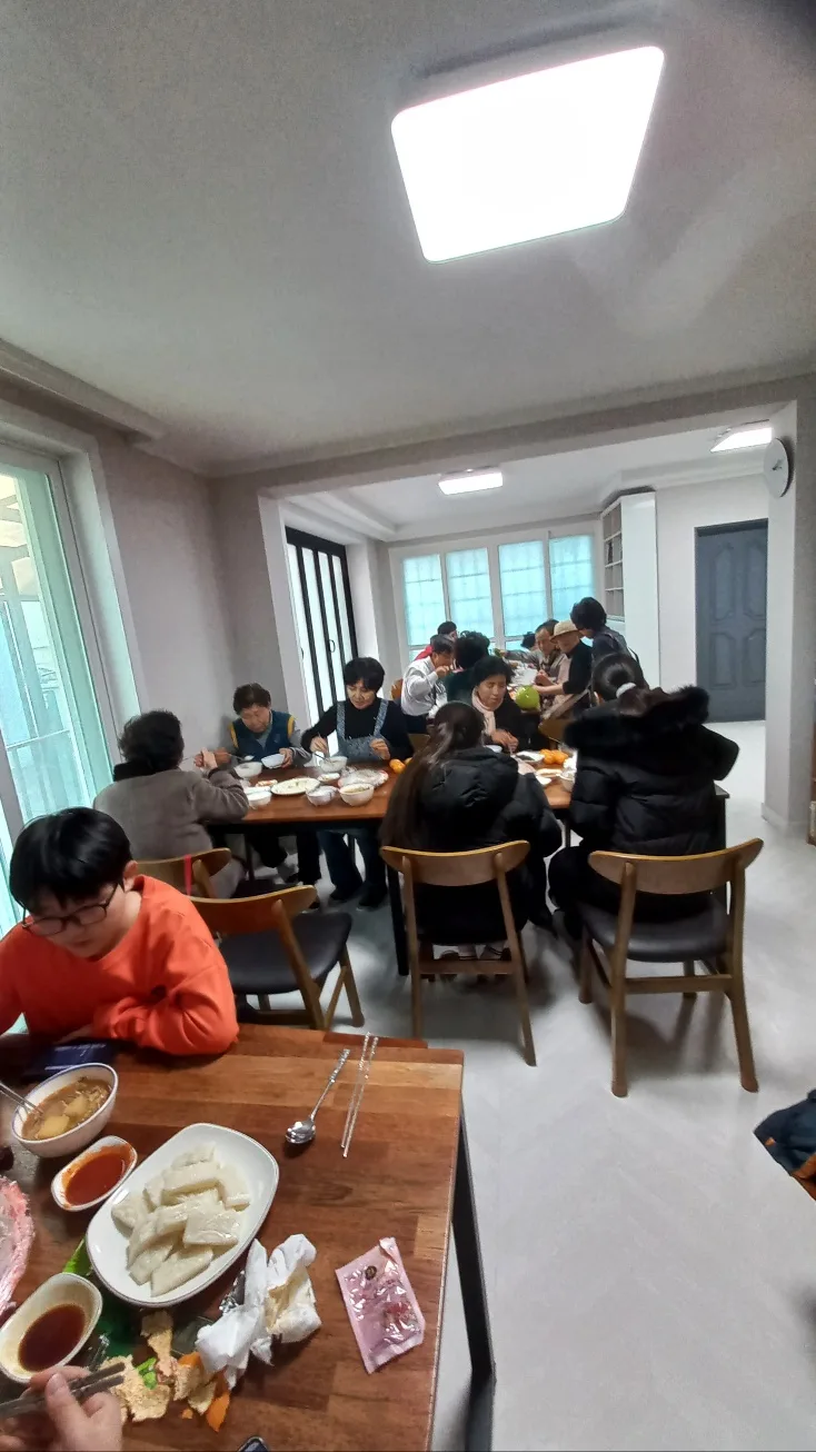 2023년 12월 24~25일 주일예배 & 성탄절축하감사예배 사진 4
