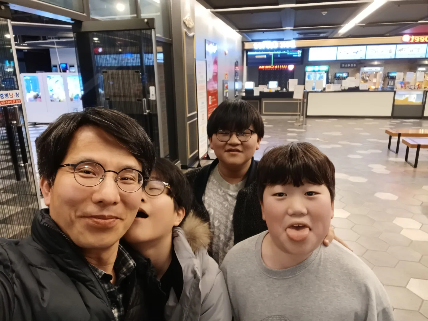 중등부 아이들과 함께 건국전쟁영화를 보고