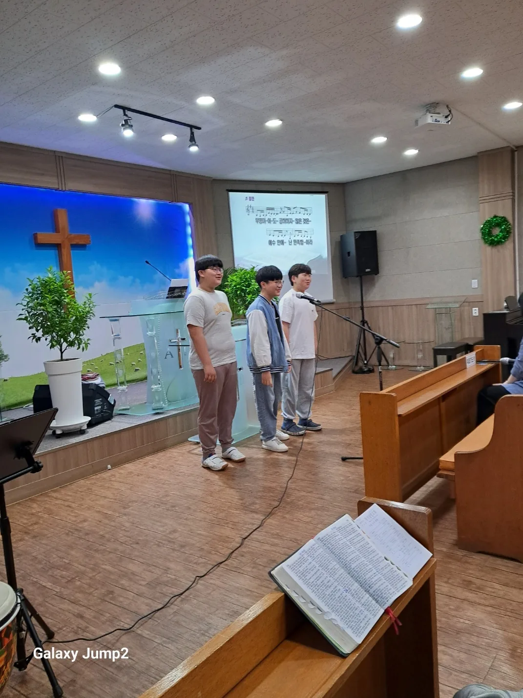 2024년 5월 12일 어버이 주일 은퇴권사님 선물 증정 & 중등부 특송 사진 4